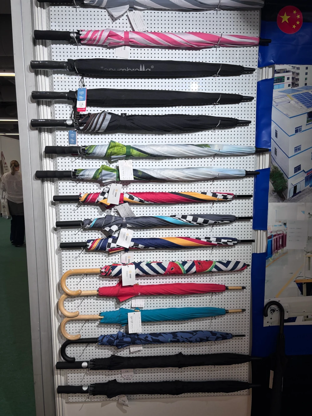 Highlight golf umbrellas and straight umbrellas display