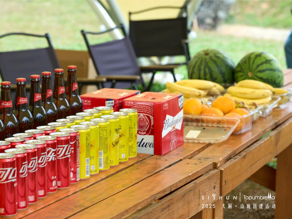 🥤 Refreshment Break Team enjoying drinks together